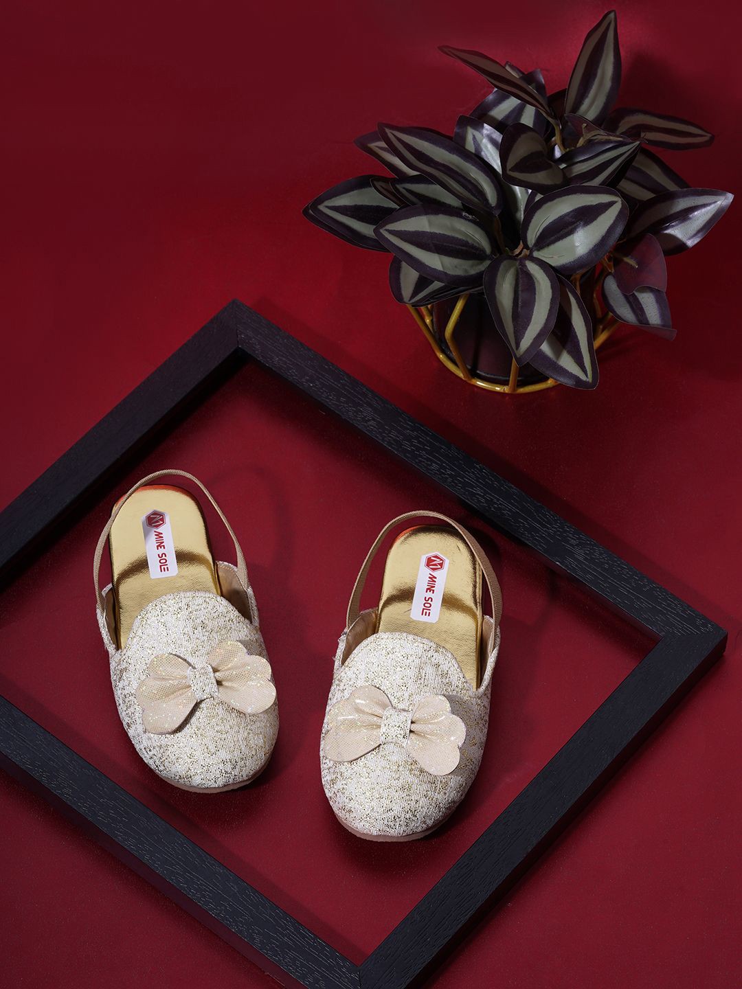 

Minesole Girls PU Flatforms, Gold