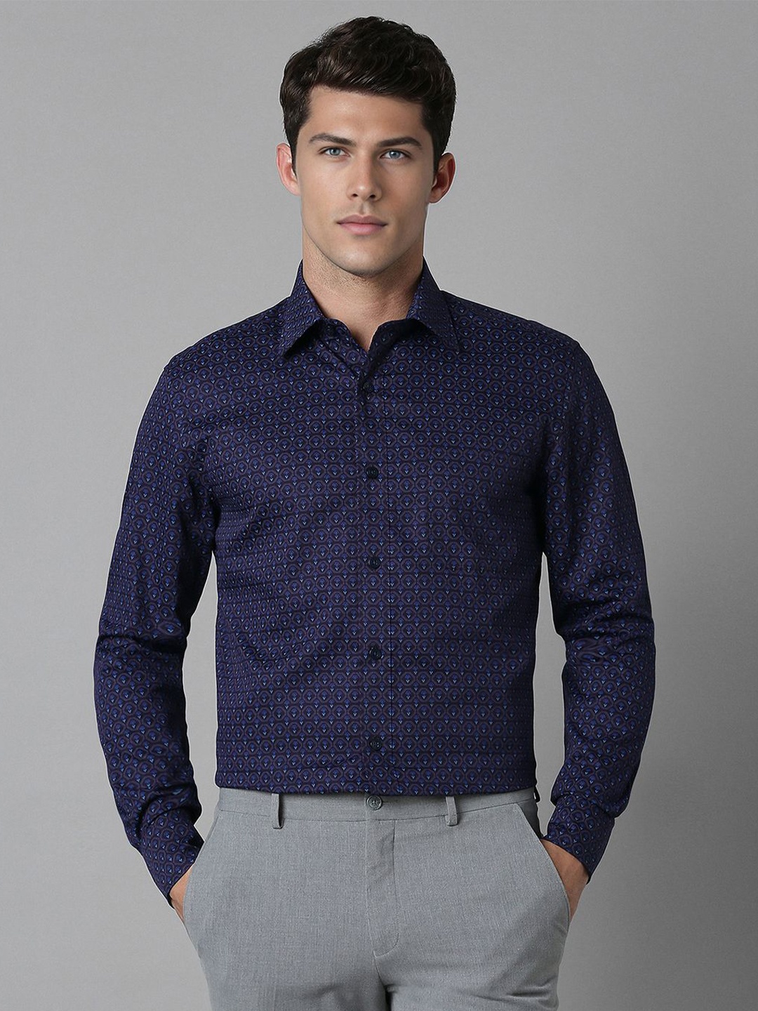 

Louis Philippe Men Classic Spread Collar Micro Ditsy Printed Cotton Formal Shirt, Navy blue