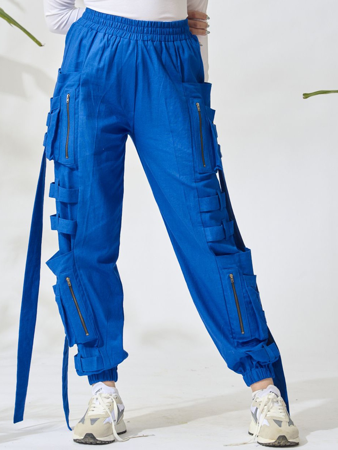 

Risate Women Relaxed Cargos Trousers, Blue