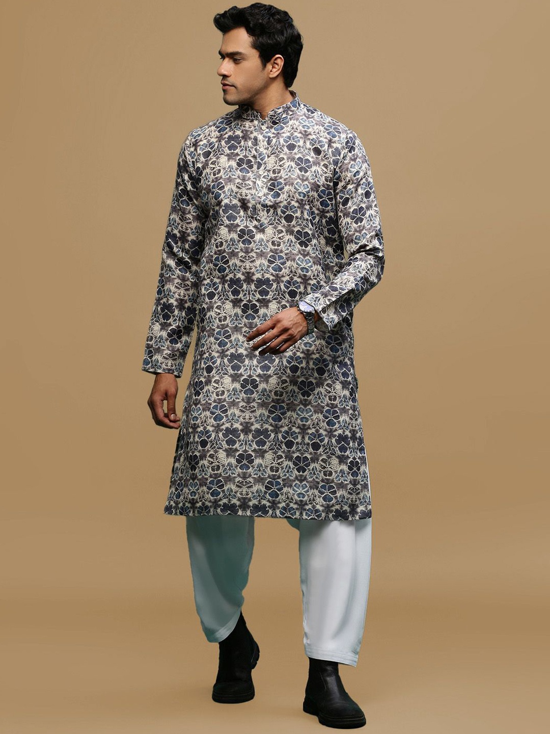 

Sanwara Floral Printed Mandarin Collar Linen Straight Kurta with Patiala, Grey