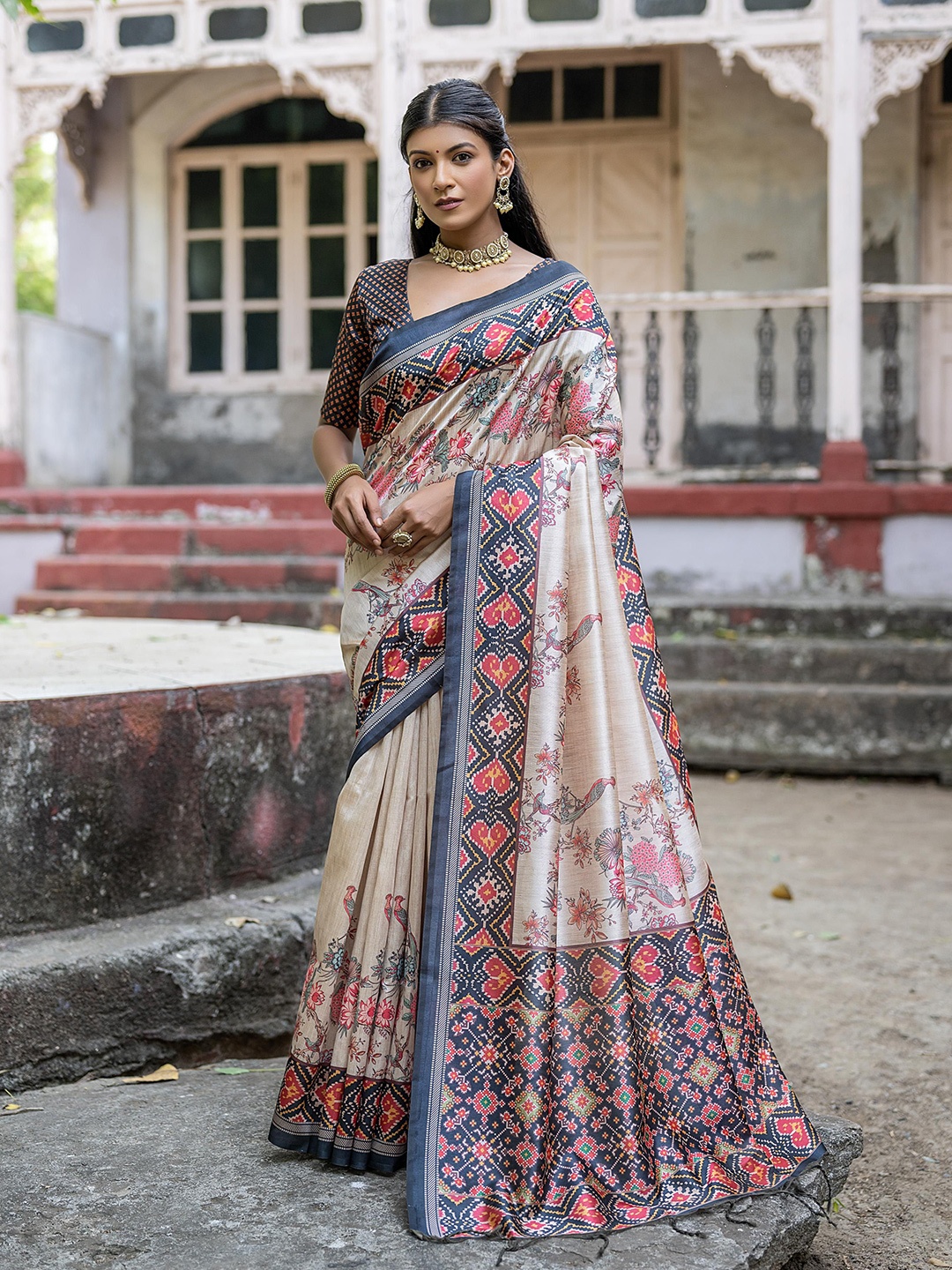 

LeeliPeeri Designer Floral Tussar Saree, Grey