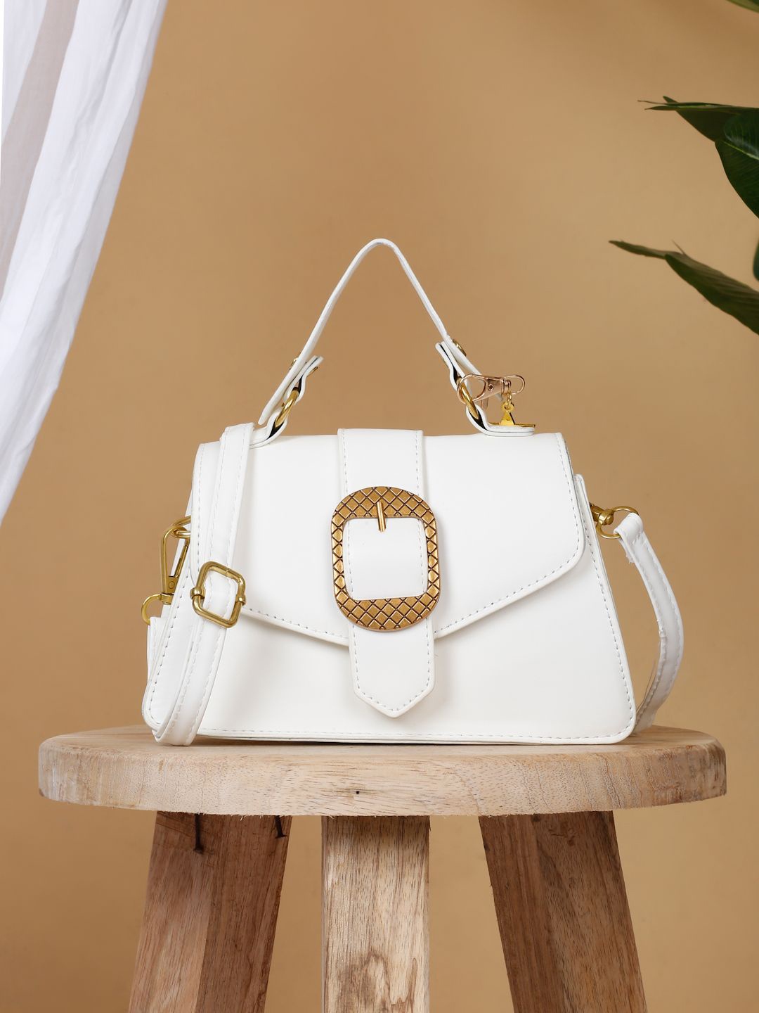 

Apsis PU Structured Handheld Bag, White