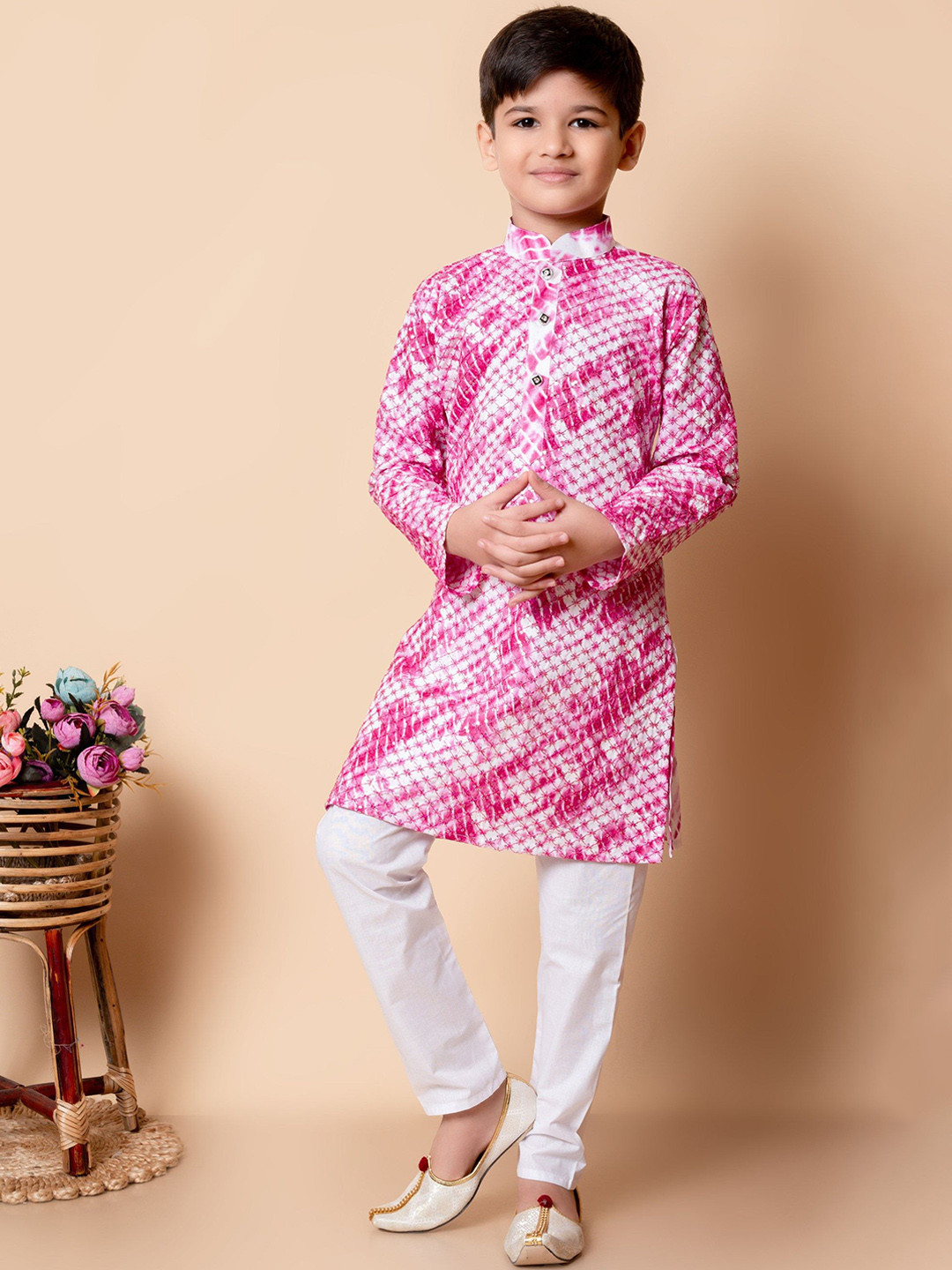 

NFC CREATION Boys Floral Embroidered Mandarin Collar Sequinned Straight Kurta with Pyjama, White