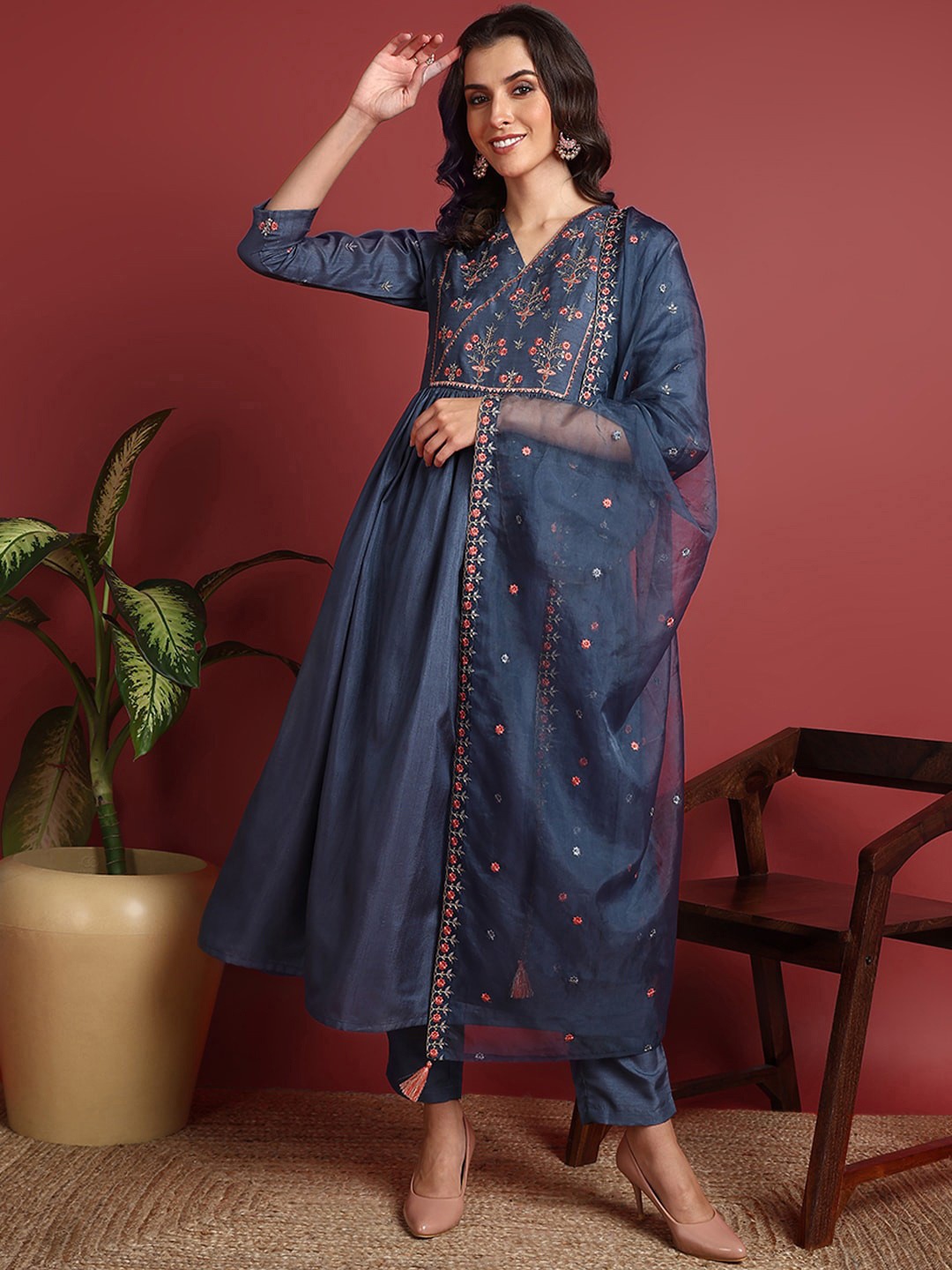 

AHIKA Floral Embroidered Empire Thread Work Kurta with Trousers & With Dupatta, Blue