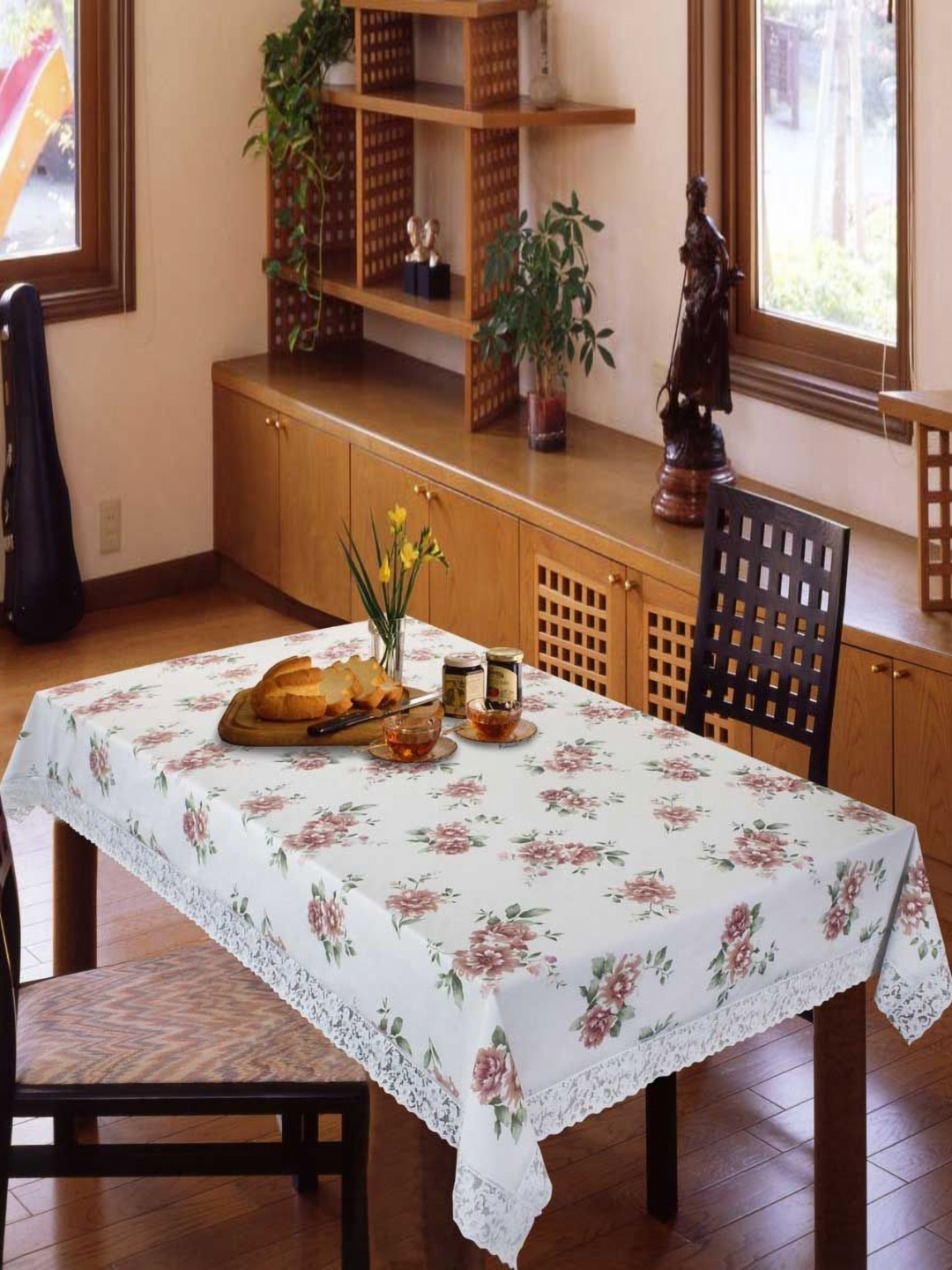 

Freelance White and Red Floral Printed Rectangle Anti-Skid 4-Seater Table Cover