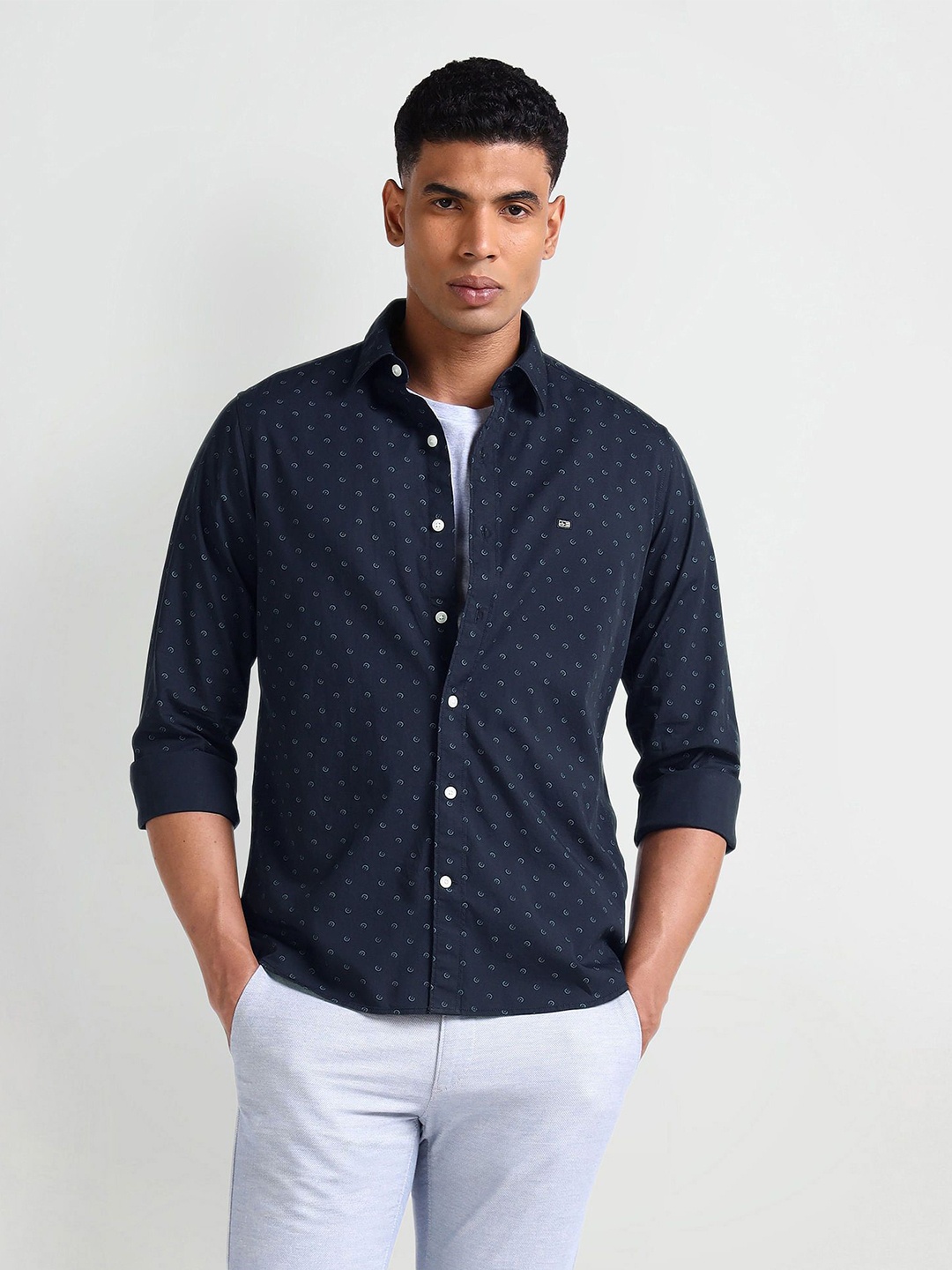 

Arrow Sport Men Smart Spread Collar Micro Ditsy Printed Cotton Slim Fit Casual Shirt, Blue