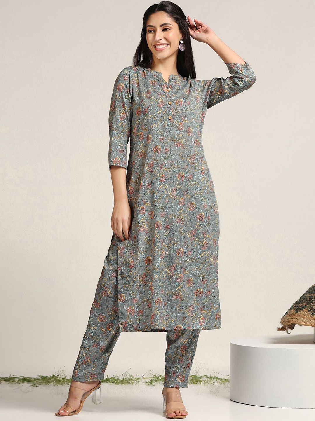 

BAESD Floral Printed Mandarin Collar Regular Kurta With Trousers, Grey