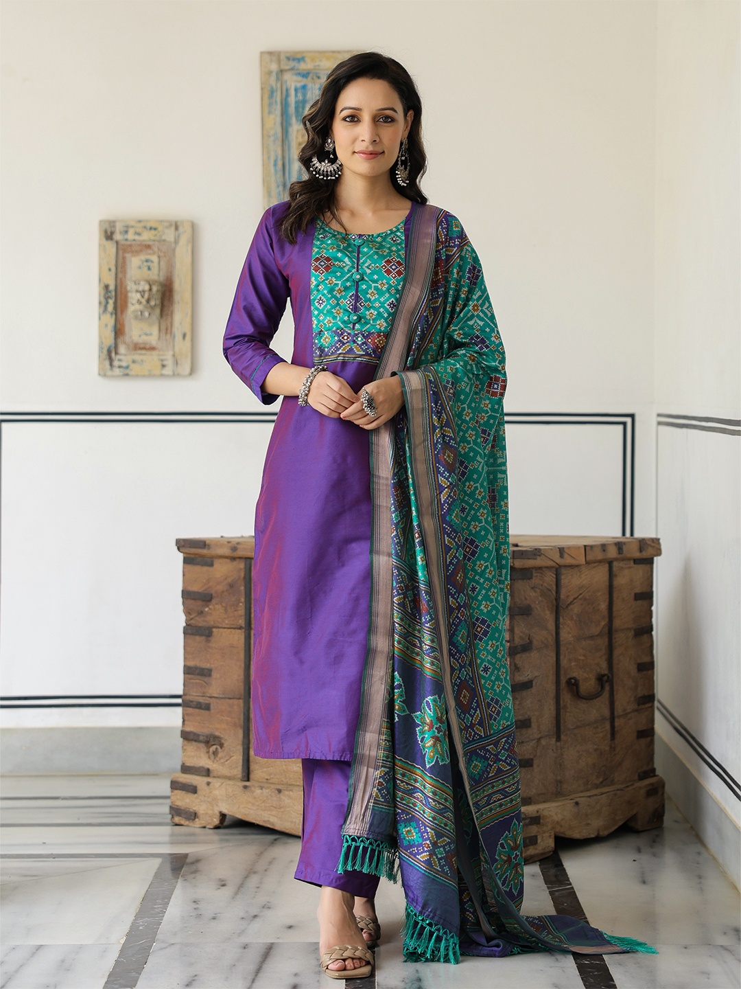 

FASHOR Women Ethnic Motifs Printed Regular Sequinned Kurta with Trousers & With Dupatta, Purple