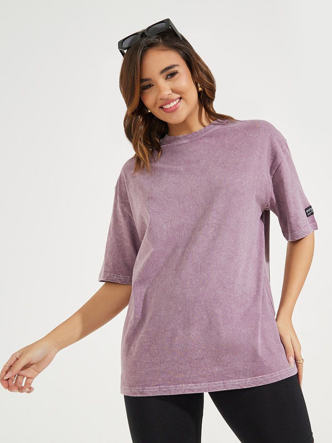 

Styli Oversized Longline Acid Wash T-Shirt with Badge Detail, Pink