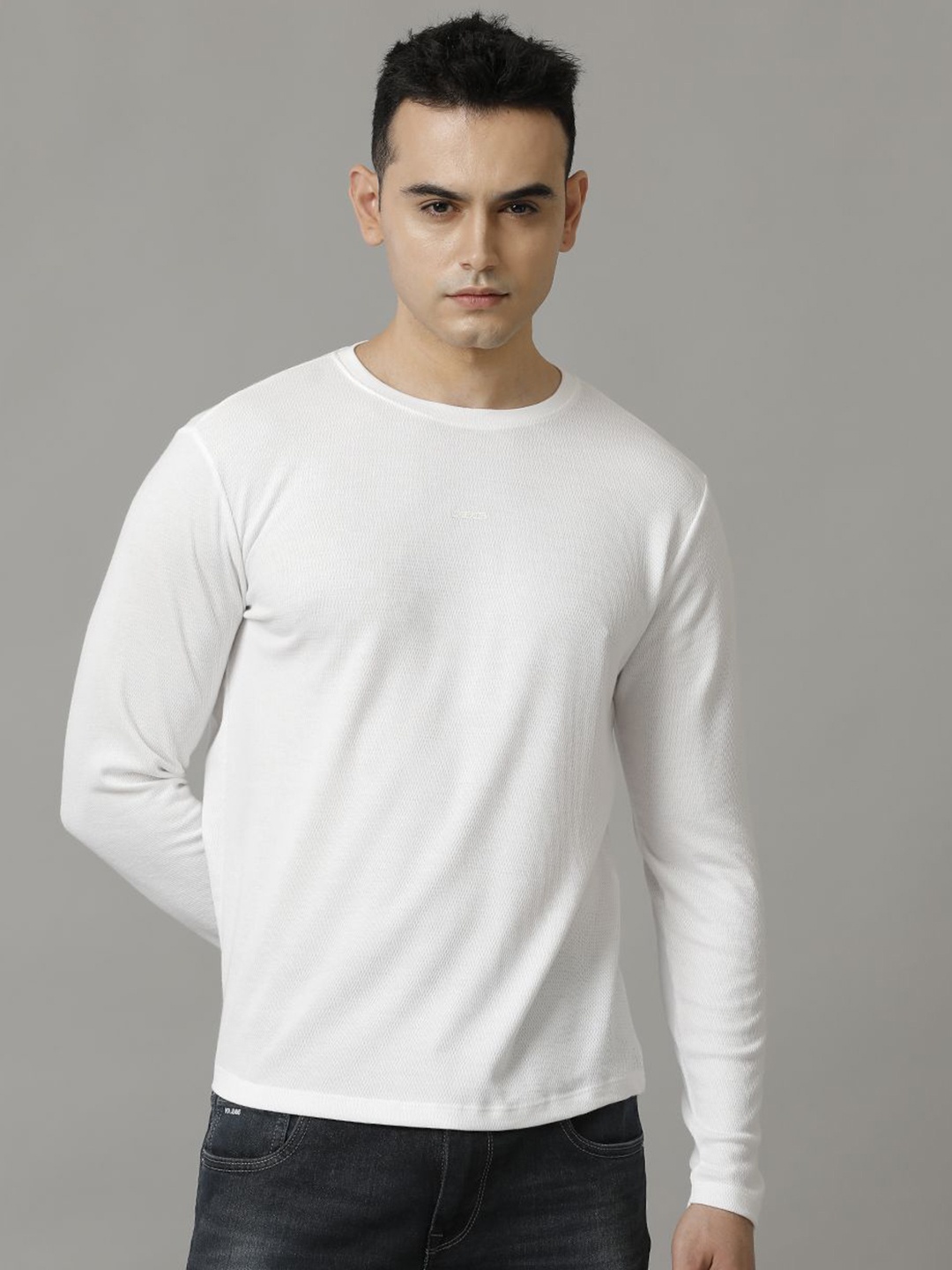 

Voi Jeans Men Solid Round Neck Cotton T-Shirt, White