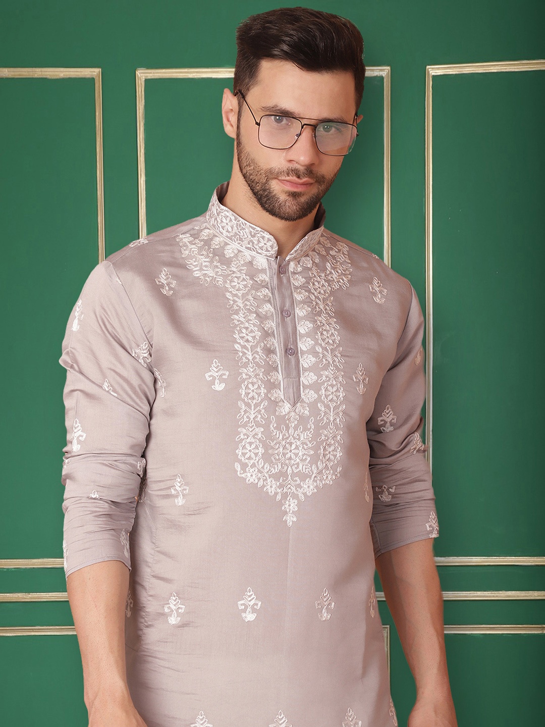 

Jompers Ethnic Motifs Embroidered Mandarin Collar Zari Silk Kurta, Grey