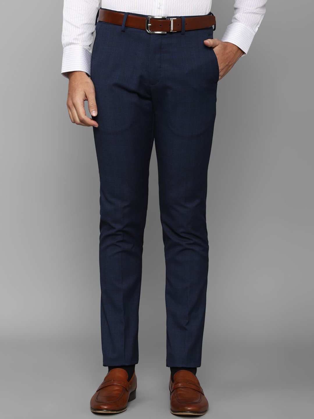 

Louis Philippe Men Checked Slim Fit Trousers, Navy blue