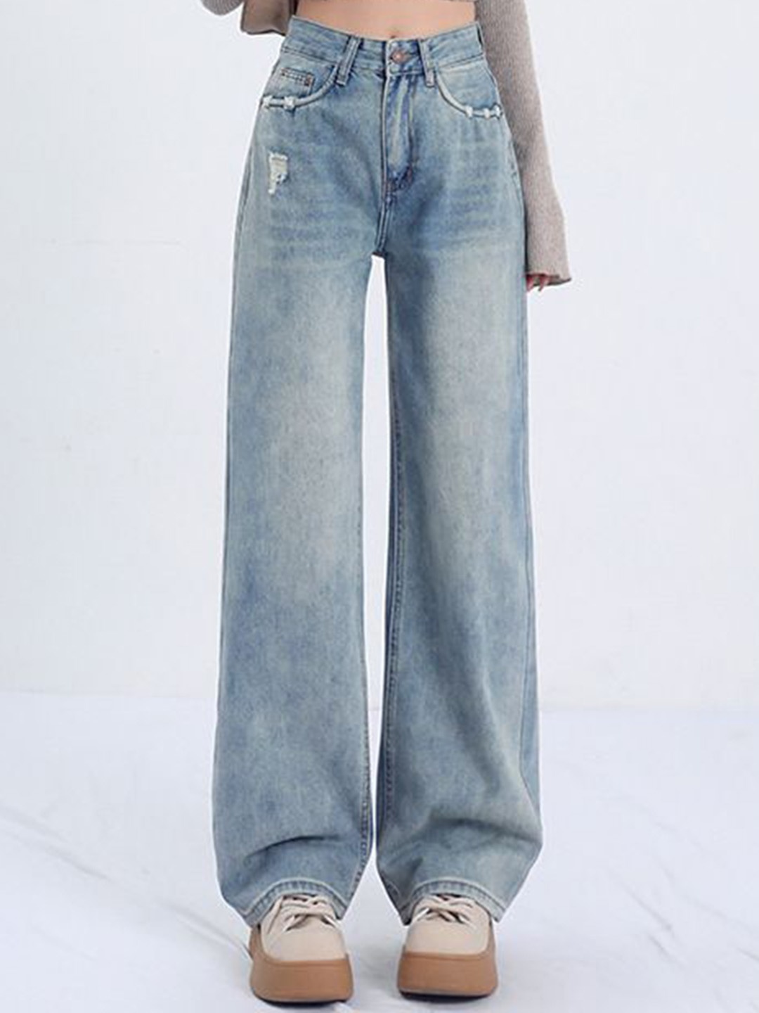 

StyleCast Women Wide Leg High-Rise Low Distress Light Fade Jeans, Blue