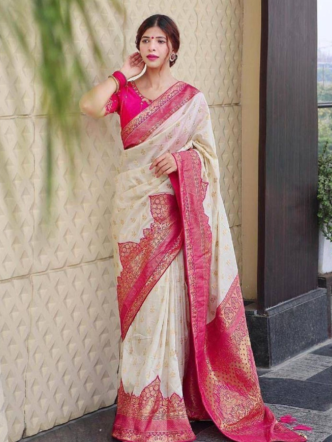 

Aika Woven Design Zari Pure Silk Kanjeevaram Saree, White