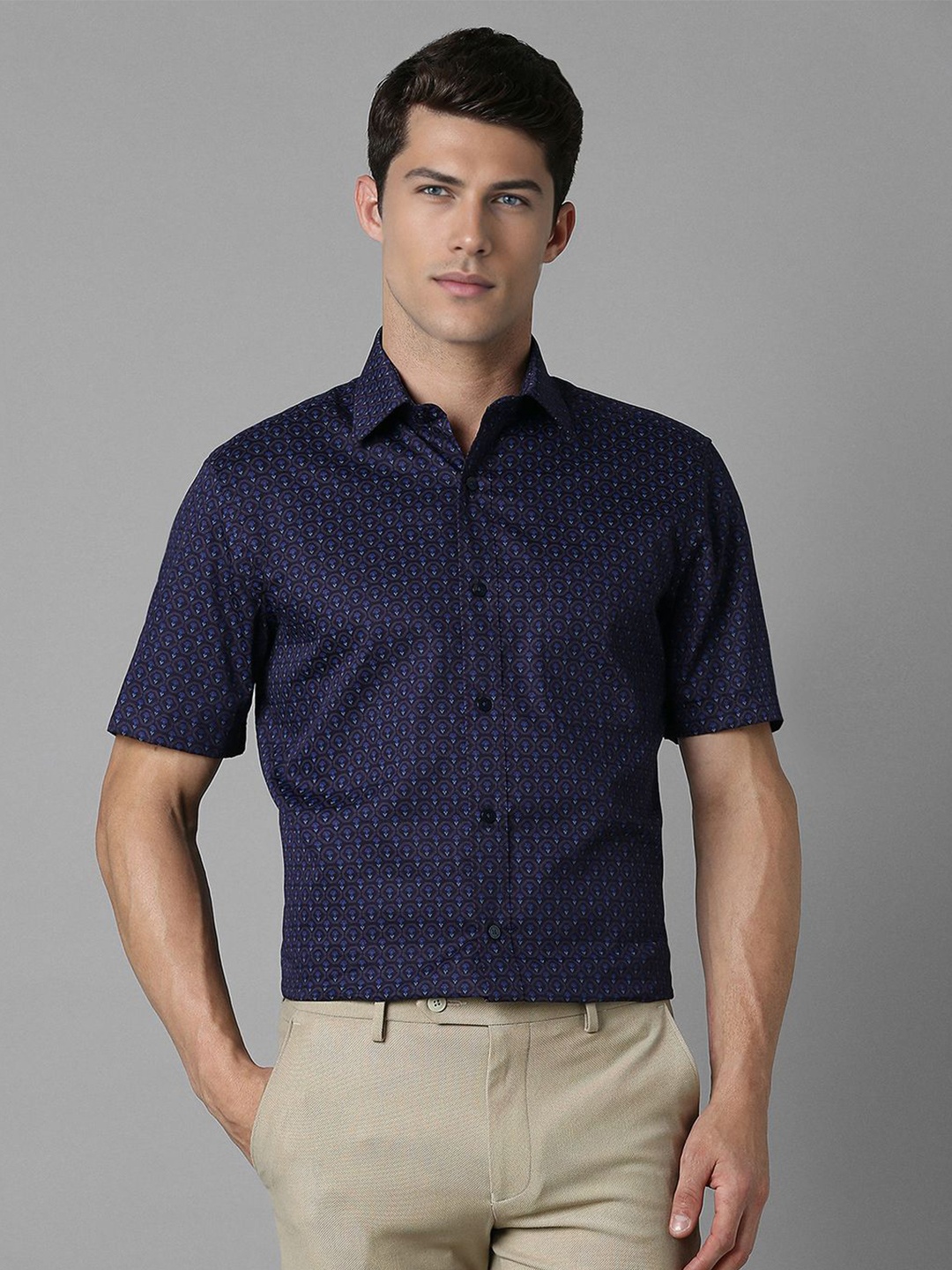 

Louis Philippe Men Classic Spread Collar Geometric Printed Cotton Formal Shirt, Navy blue