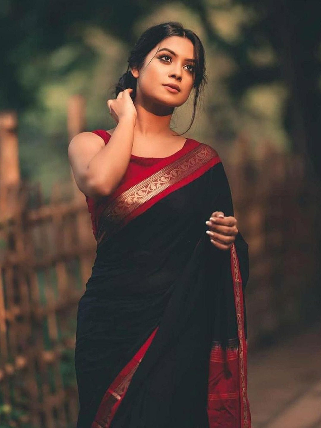 

Aika Woven Design Zari Chanderi Saree, Black