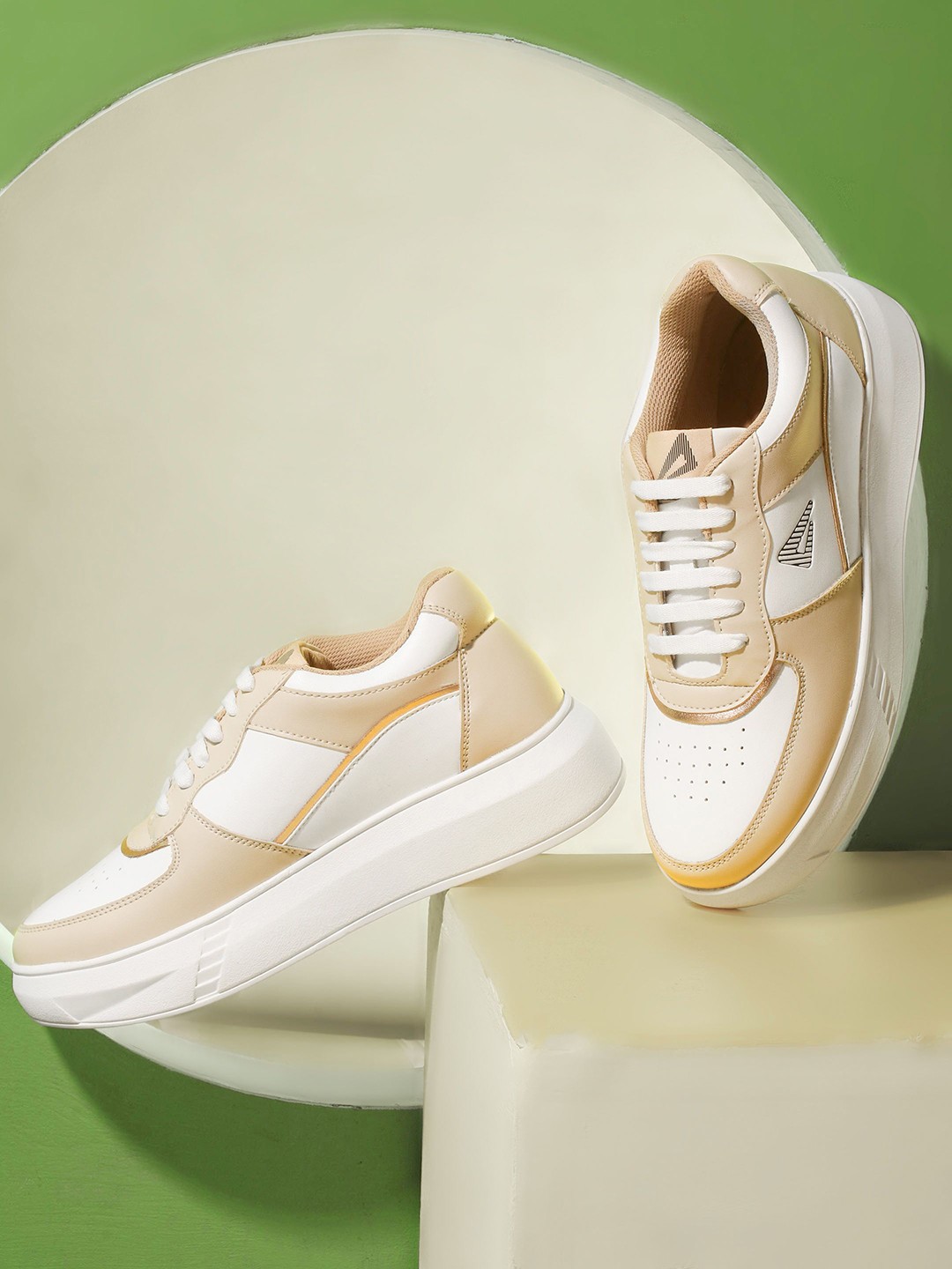 

IMPAKTO Women Eclipse Aura Solid Sneakers Casual, White