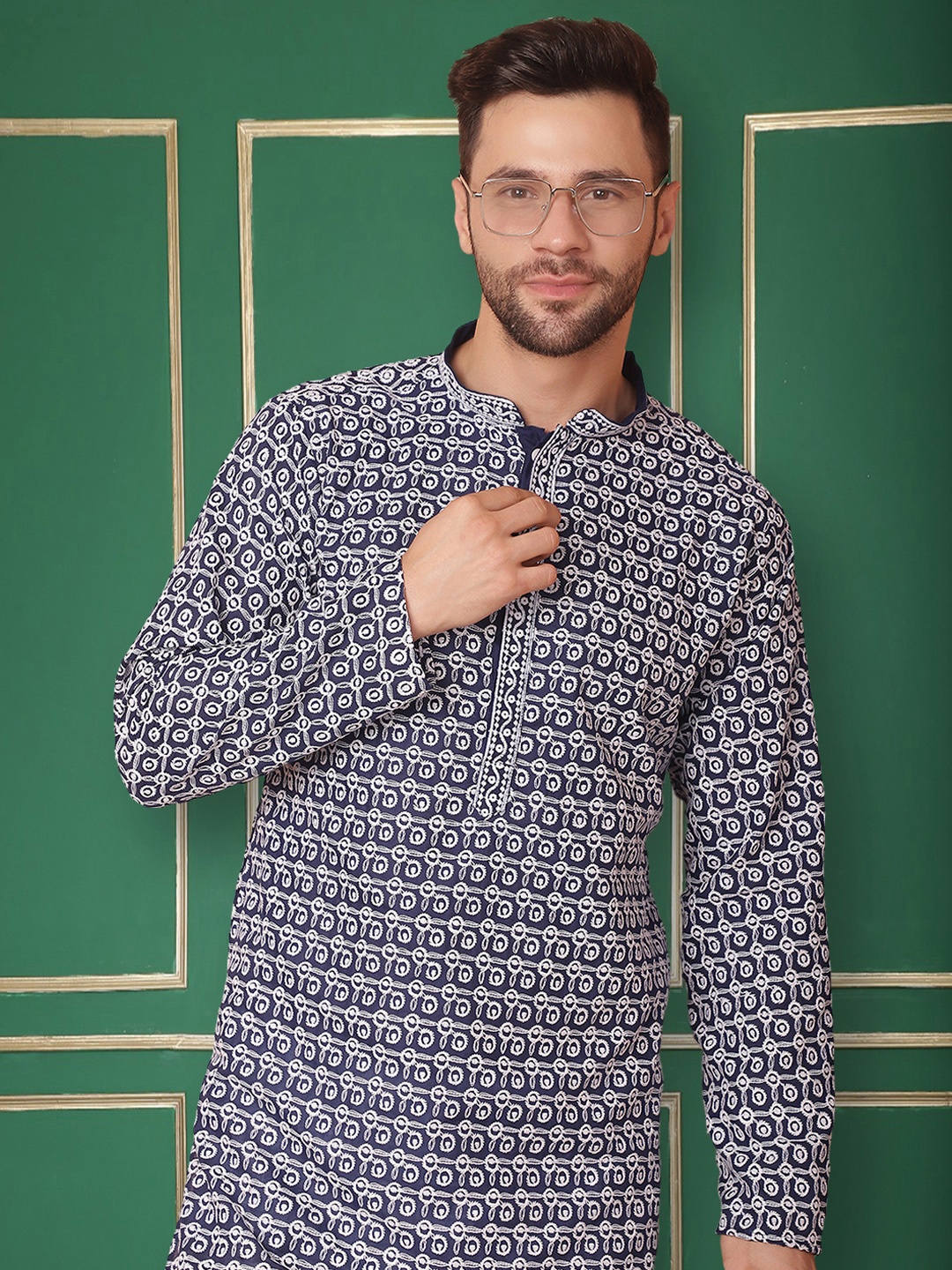 

Jompers Geometric Embroidered Mirror Work Chikankari Straight Kurta, Navy blue