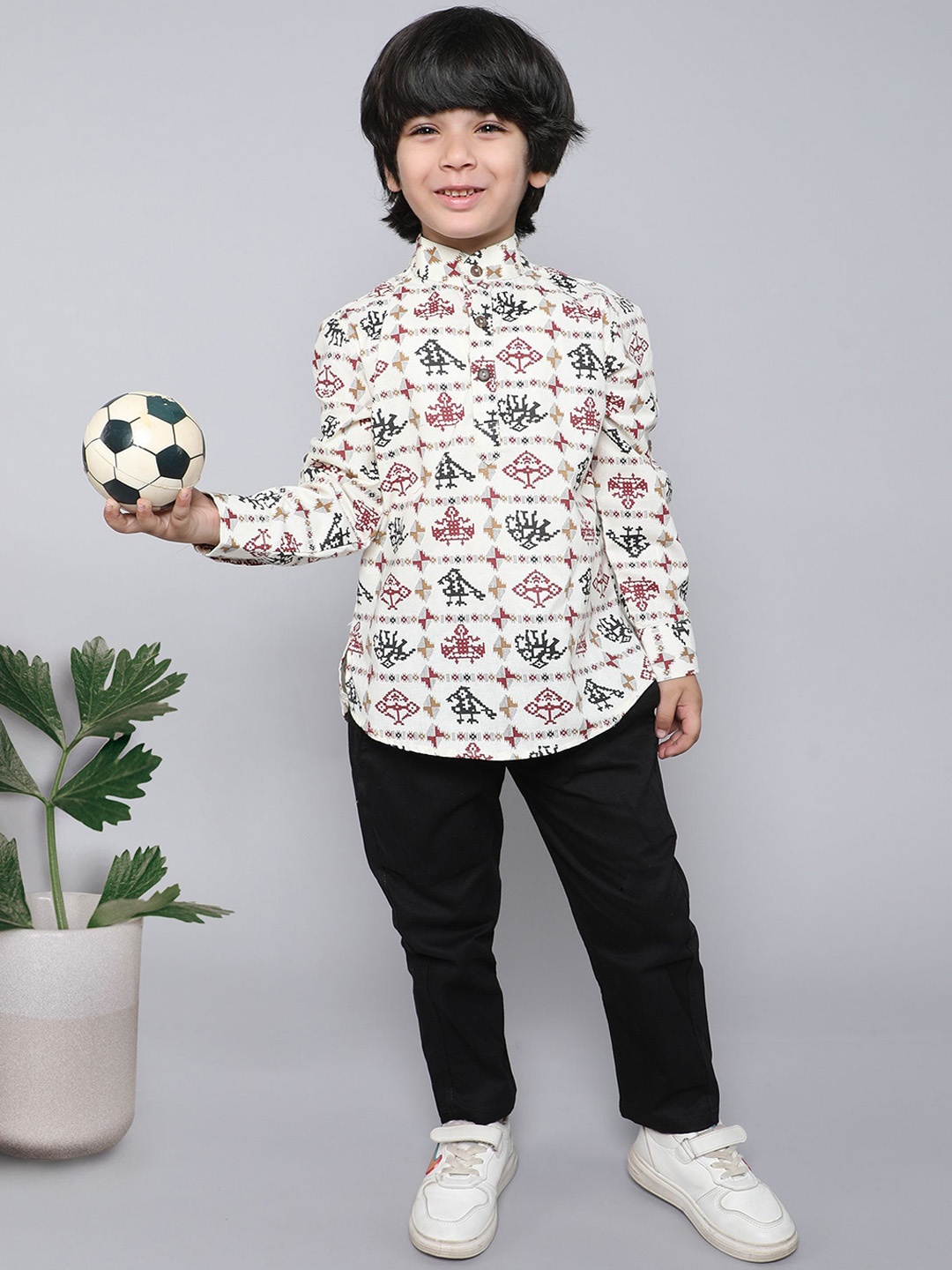 

BAATCHEET Boys Tribal Printed Band Collar Long Sleeves Pure Cotton Kurta with Trouser, Off white