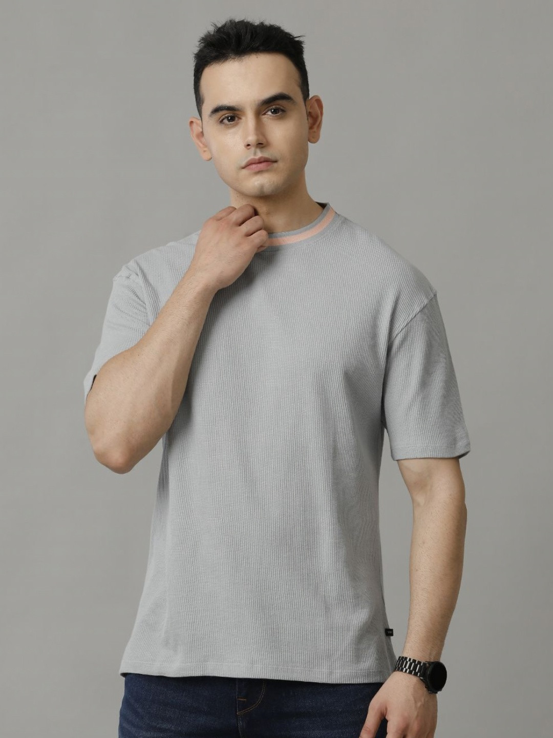 

Voi Jeans Men Solid Round Neck Cotton Boxy T-Shirt, Grey
