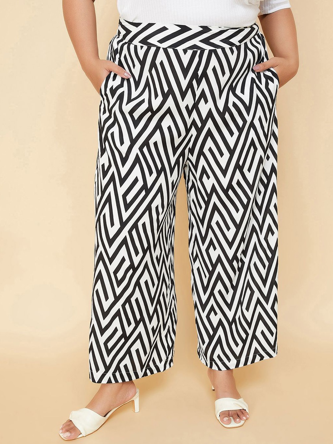 

max Women Printed Trousers, Black