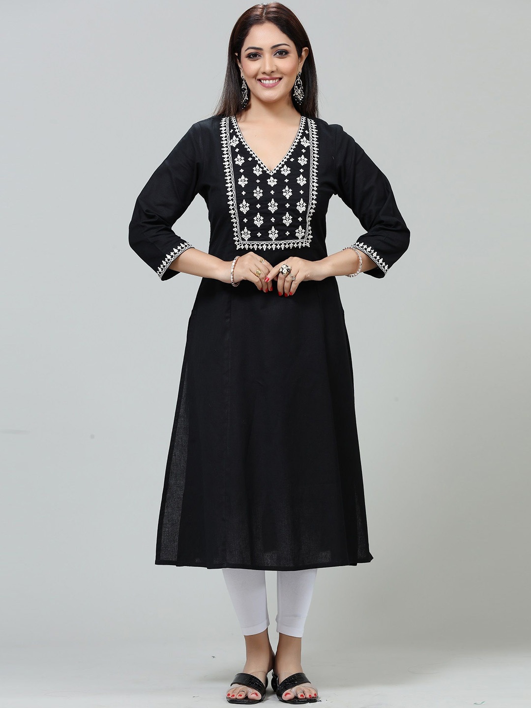 

COTTON CULTURE Ethnic Motifs Embroidered V-Neck A-Line Kurta, Black