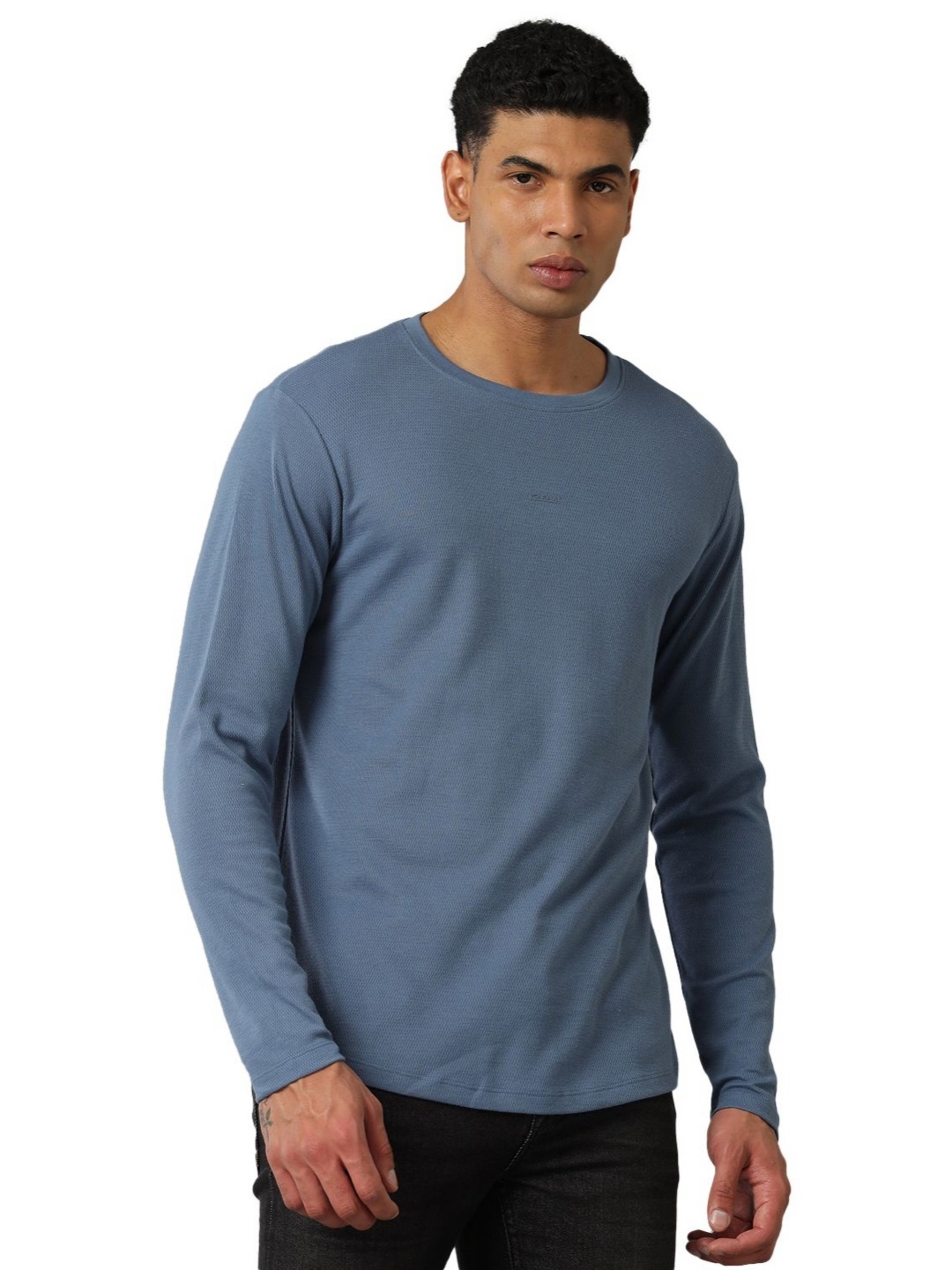 

Voi Jeans Men Solid Round Neck Cotton T-Shirt, Blue