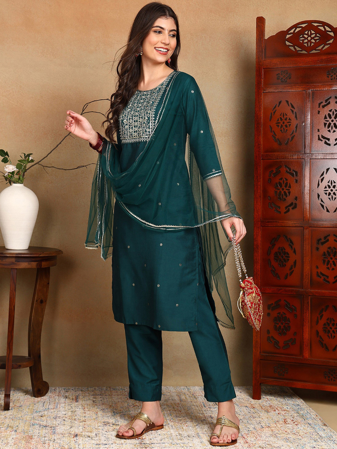 

AHIKA Green Ethnic Motifs Yoke Design Regular Kurta With Trousers & Dupatta
