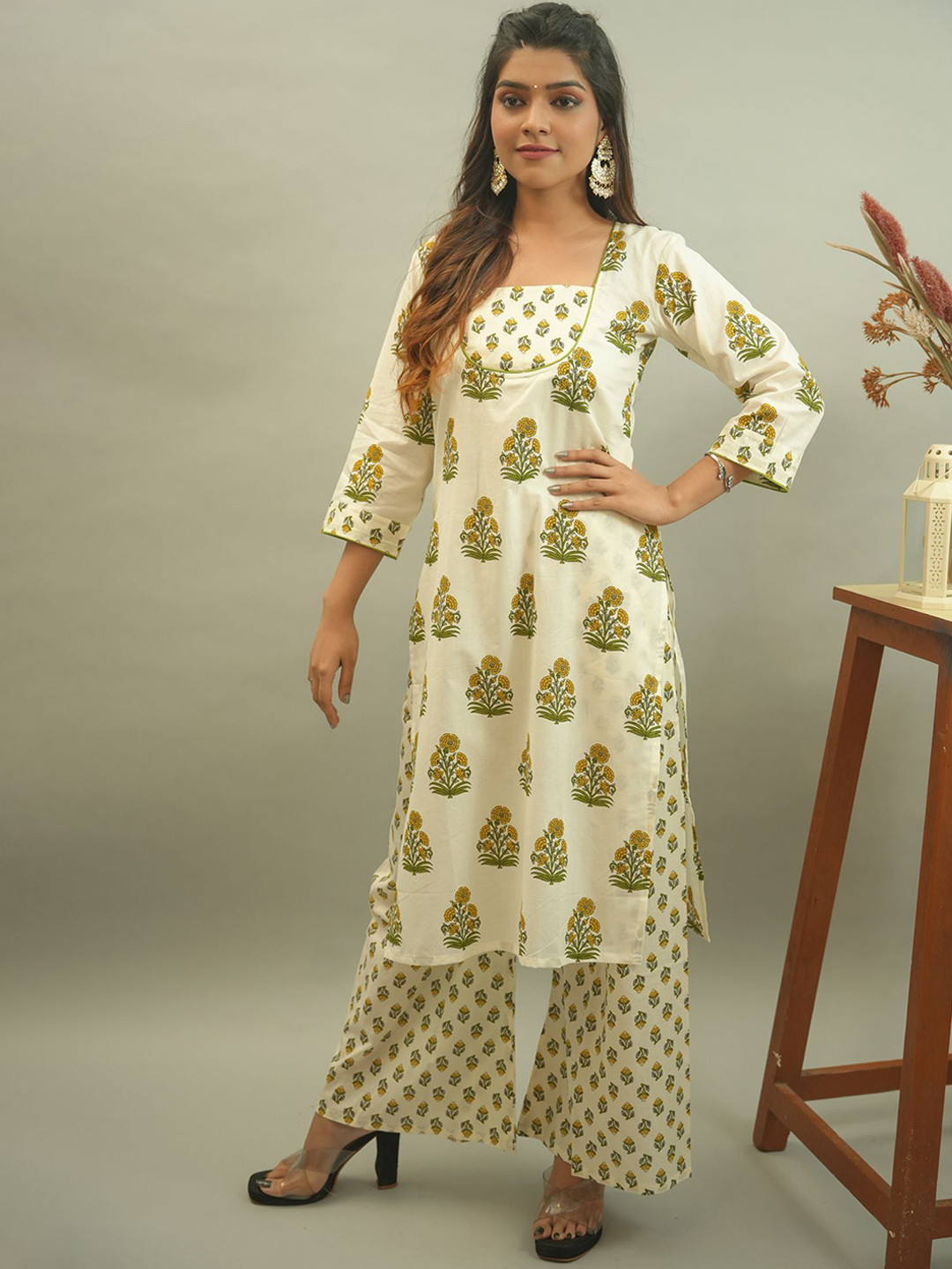 

GO BOUJEE Floral Printed Square neck Kurta with Palazzo, Off white