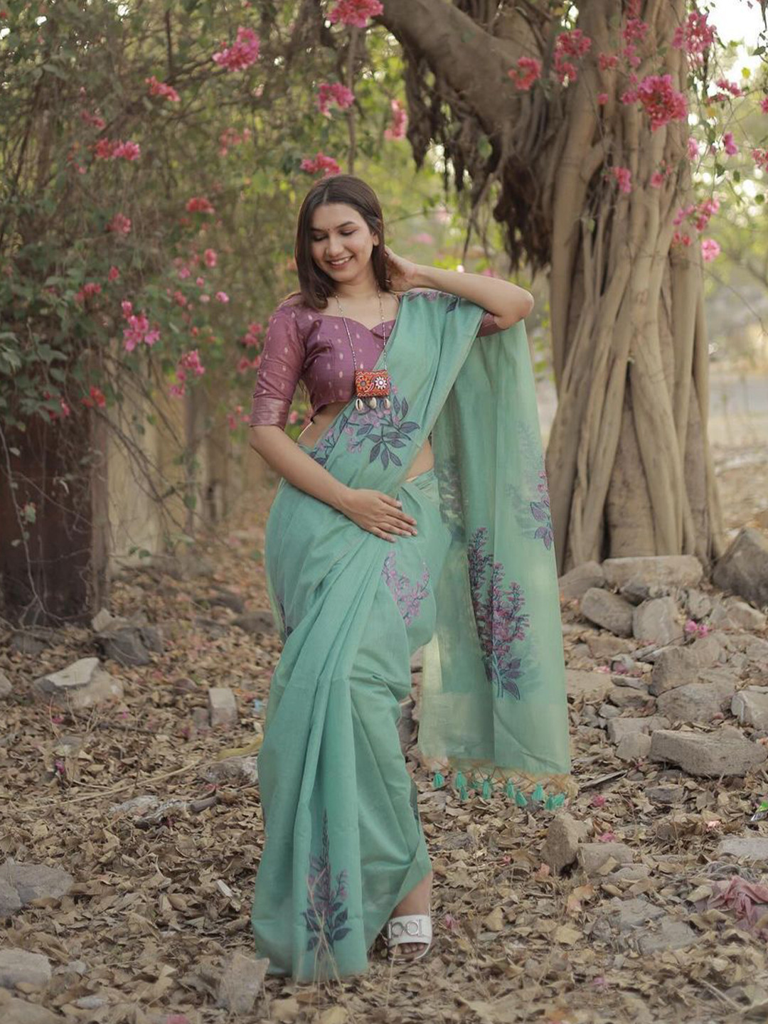 

LeeliPeeri Designer Floral Saree, Teal