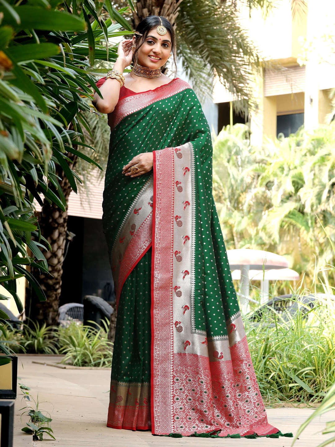 

LeeliPeeri Designer Woven Design Zari Silk Blend Paithani Saree, Green