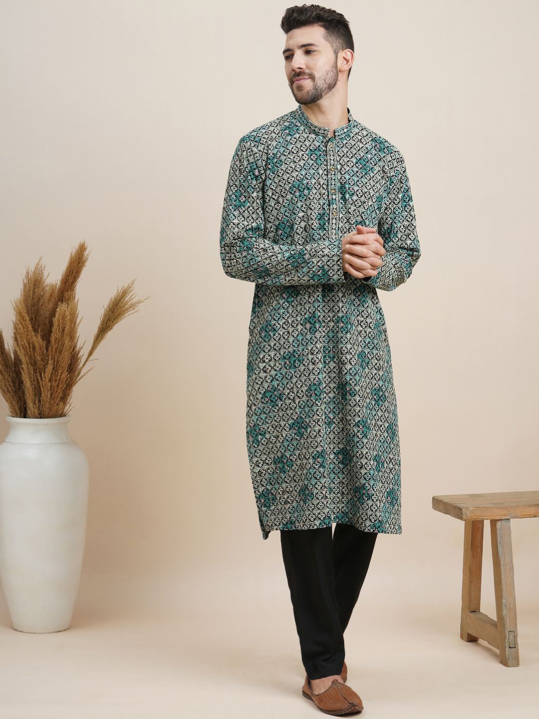 

House of Pataudi Floral Embroidered Mandarin Collar Straight Kurta, Off white