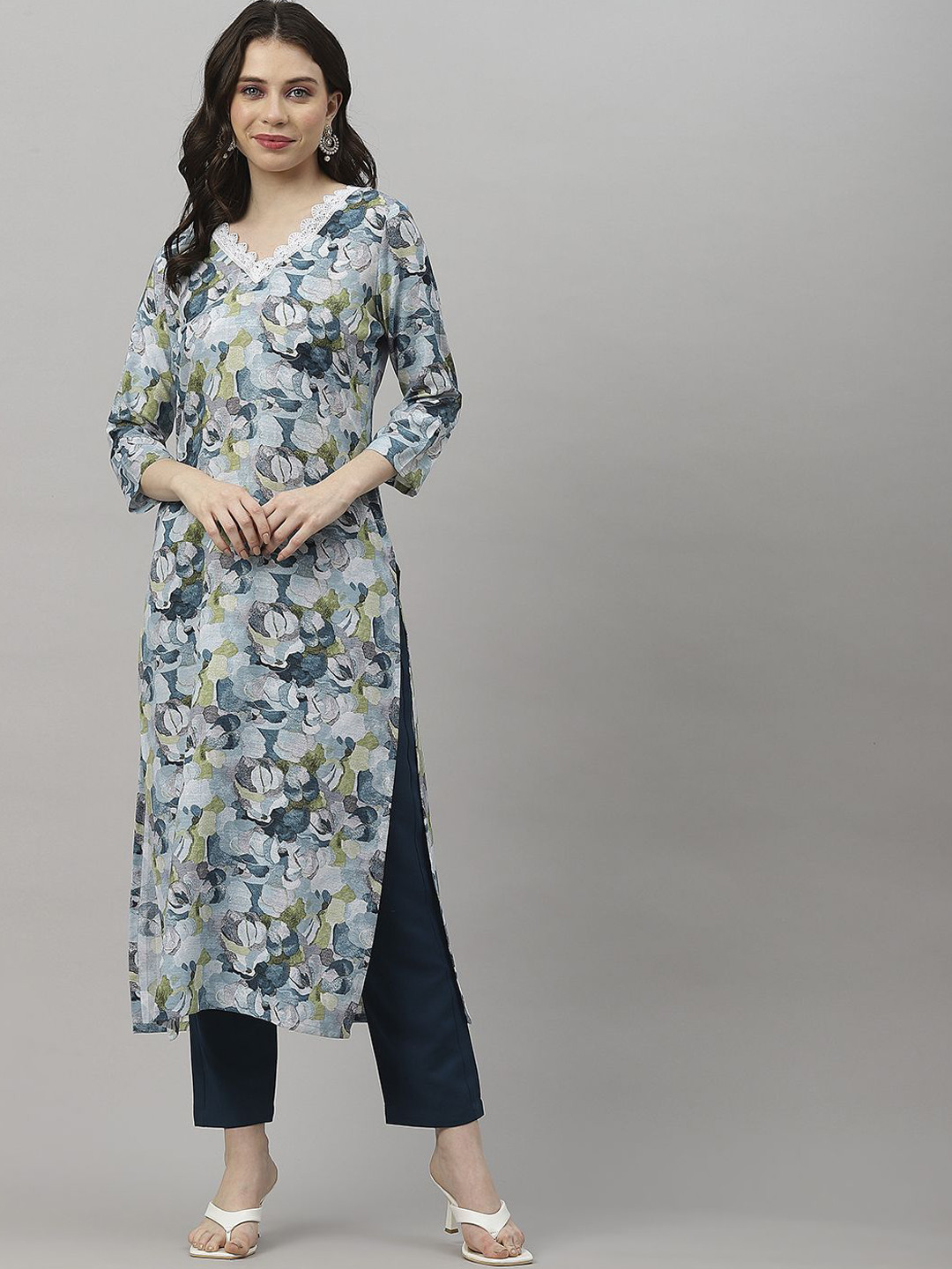 

GoSriKi Floral Printed V-Neck Straight Kurta With Trouser, Turquoise blue