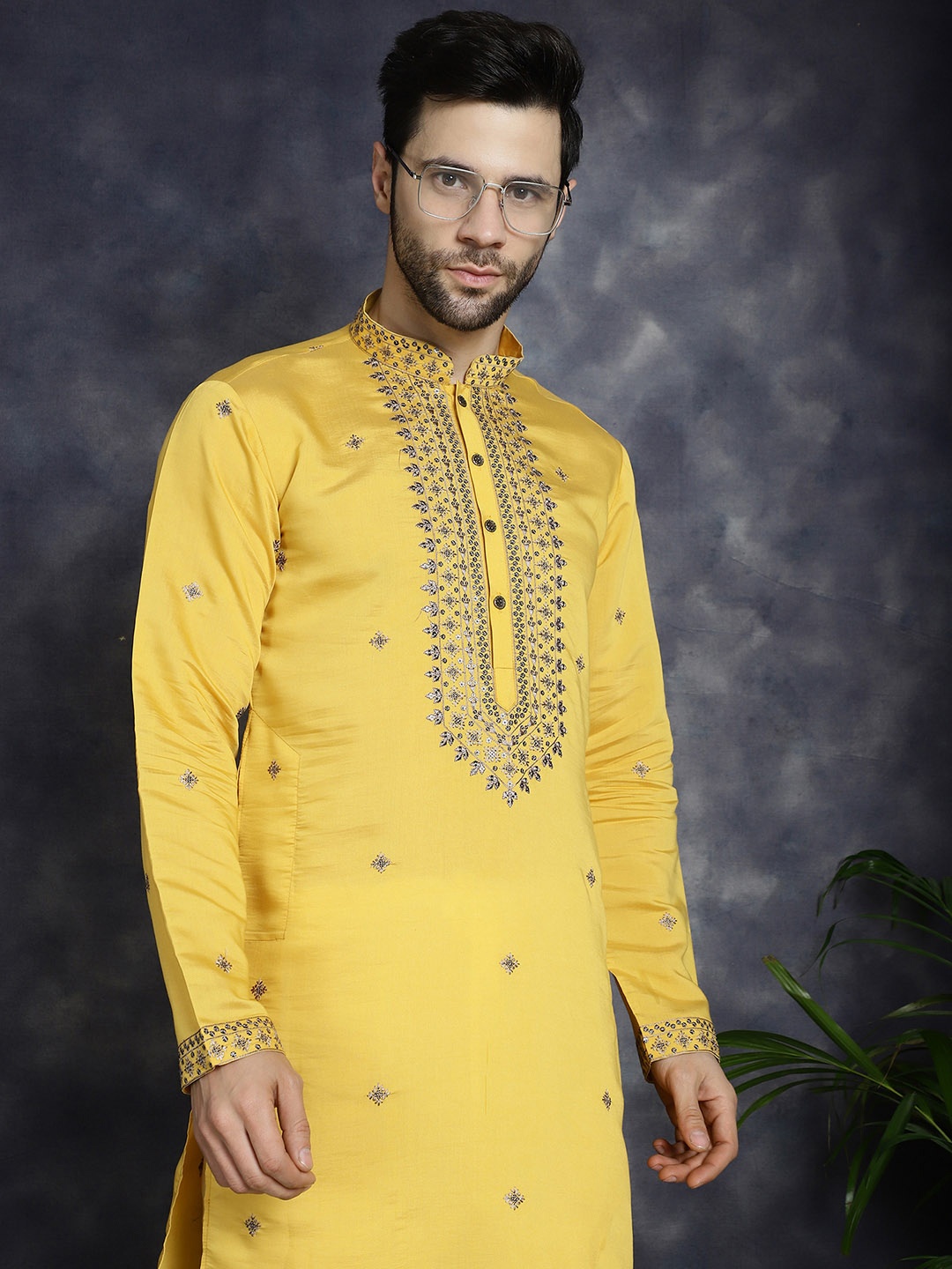 

Jompers Ethnic Motifs Embroidered Mandarin Collar Sequins Cotton Silk Straight Kurta, Yellow