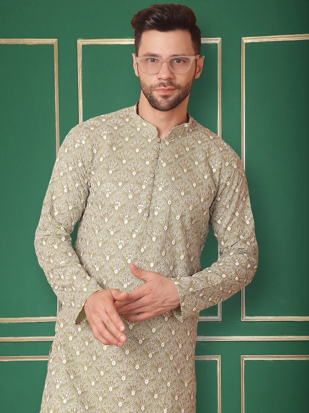 

Jompers Animal Printed Floral Mandarin Collar Long Sleeves Pure Cotton Kurta, Green