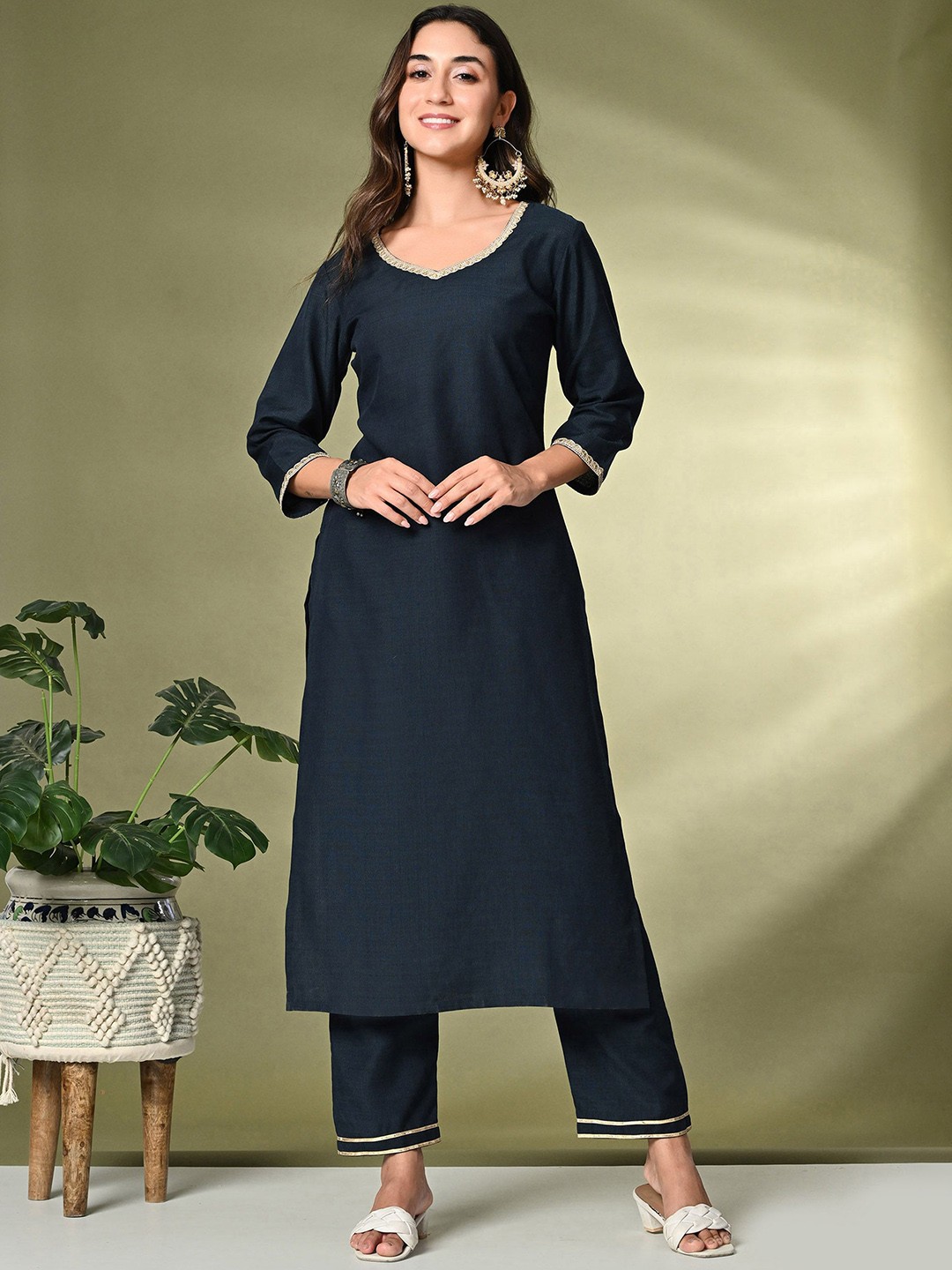 

Sangria Navy Blue V-Neck Gotta Patti Kurta With Trousers