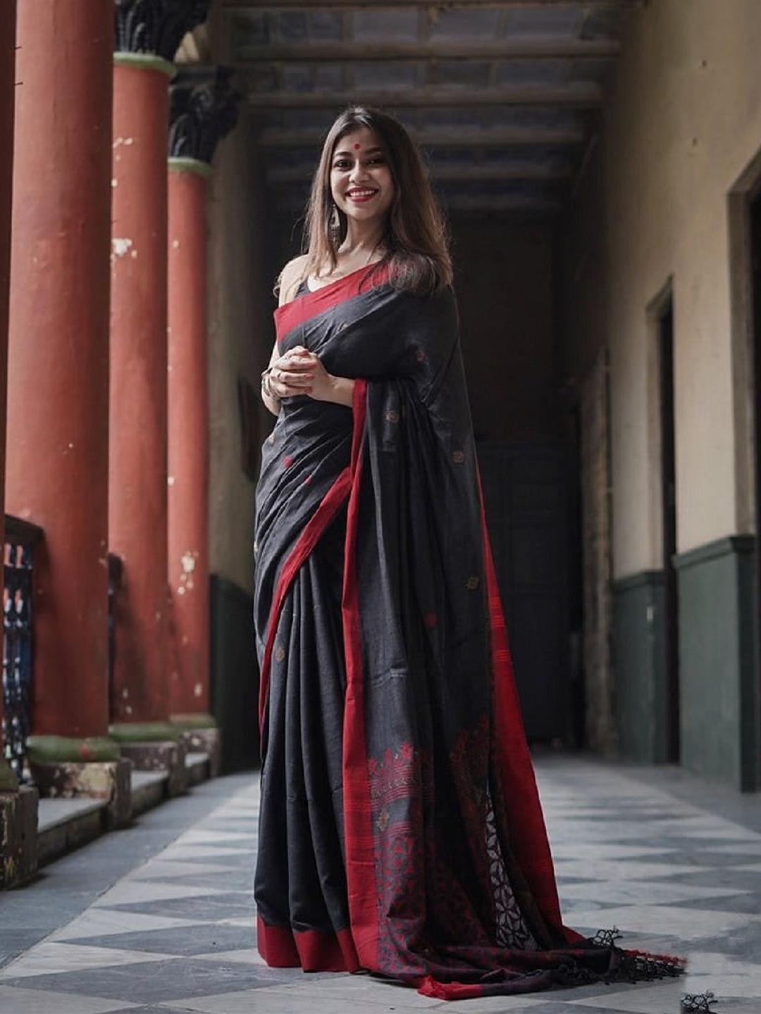 

Aika Ethnic Motifs Silk Blend Saree, Black
