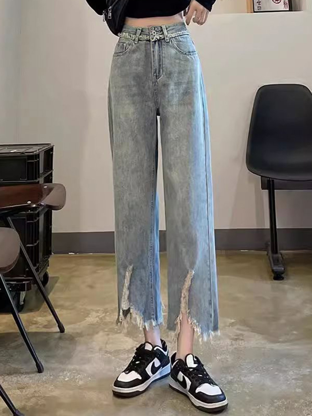 

StyleCast Women Straight Fit High-Rise Mildly Distressed Light Fade Jeans, Blue