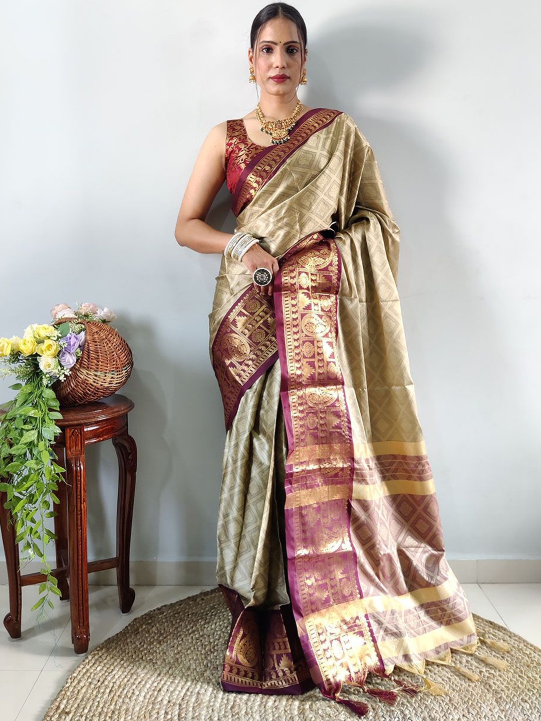 

Aika Woven Design Zari Banarasi Saree, Beige