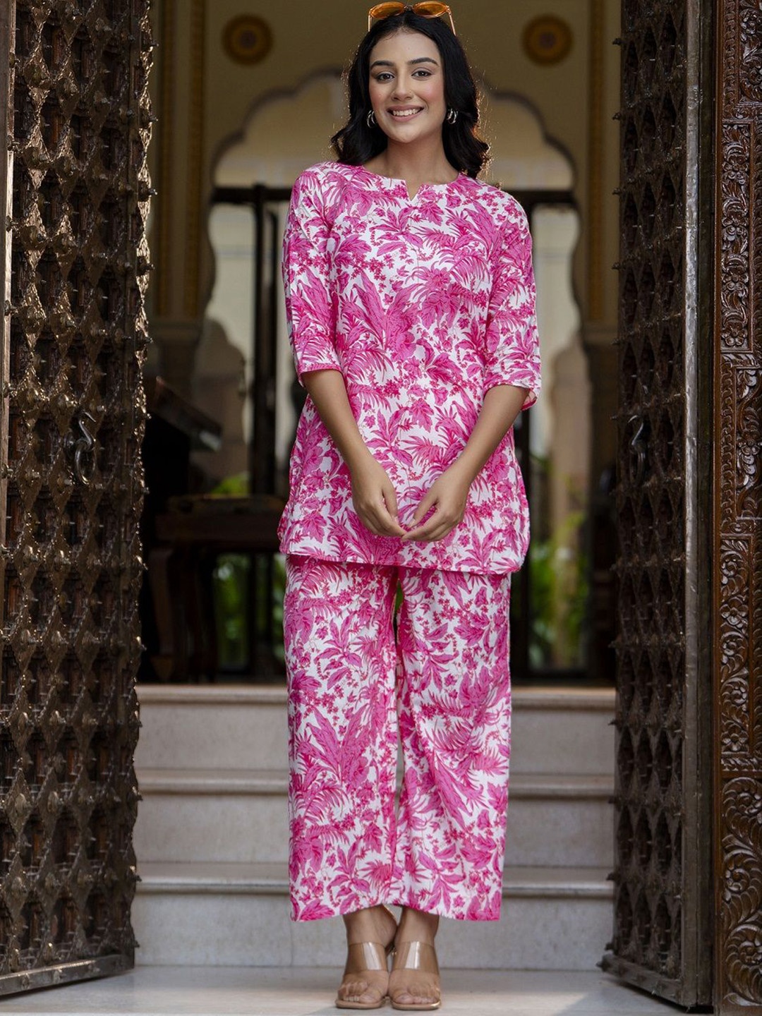 

HIVDO Floral Printed A-Line Pure Cotton Kurta with Trousers, Pink