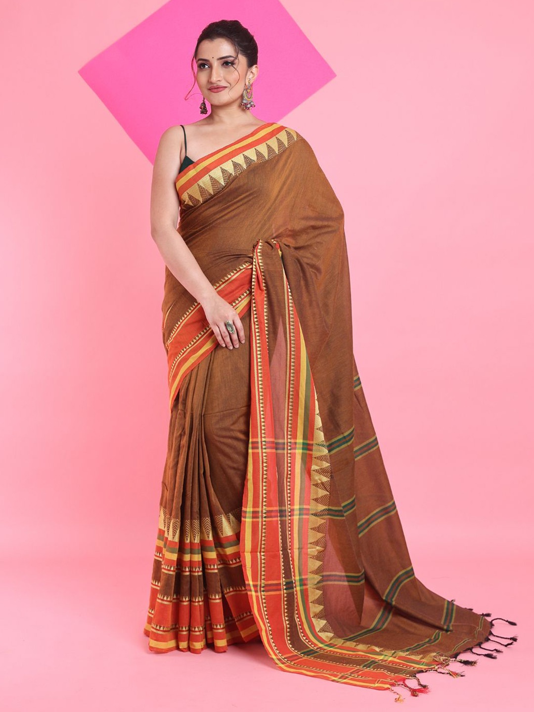 

Arhi Solid Woven Design Pure Cotton Saree, Brown