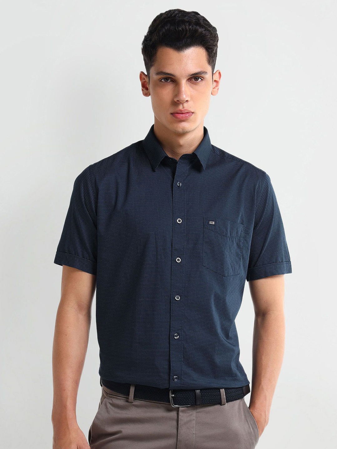 

Arrow Men Modern Spread Collar Solid Cotton Slim Fit Casual Shirt, Navy blue