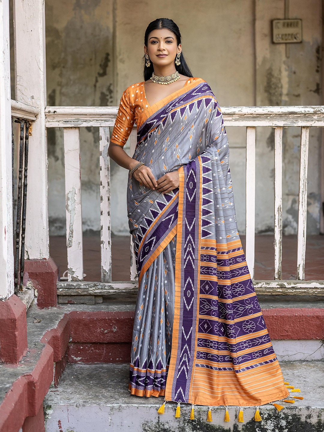 

LeeliPeeri Designer Ethnic Motifs Tussar Saree, Grey