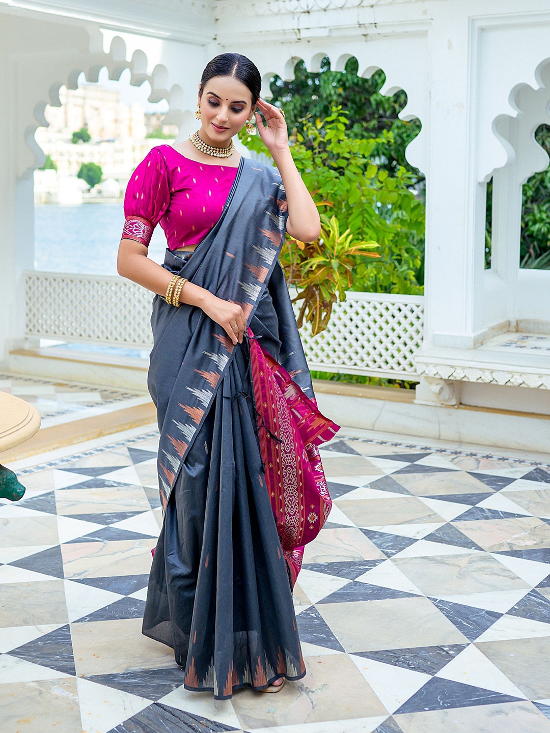 

LeeliPeeri Designer Woven Design Zari Tussar Saree, Grey