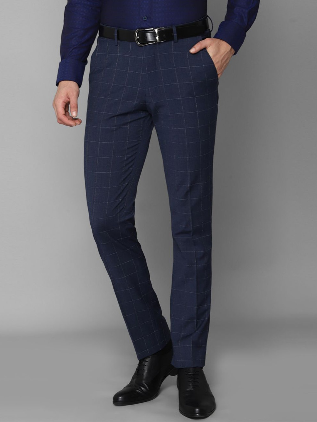 

Louis Philippe Men Checked Slim Fit Trousers, Navy blue