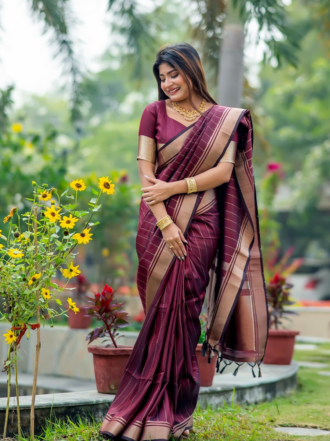 

LeeliPeeri Designer Woven Design Zari Silk Blend Banarasi Saree, Maroon