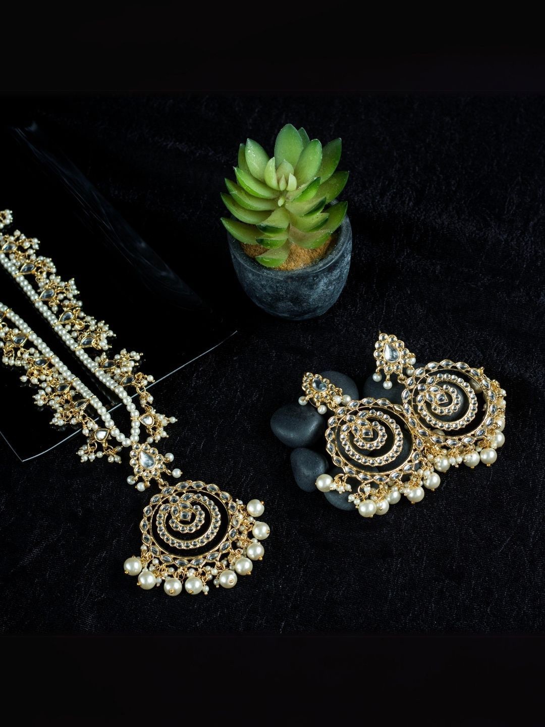 

I Jewels Gold-Plated Kundan Stone-Studded Necklace and Earrings