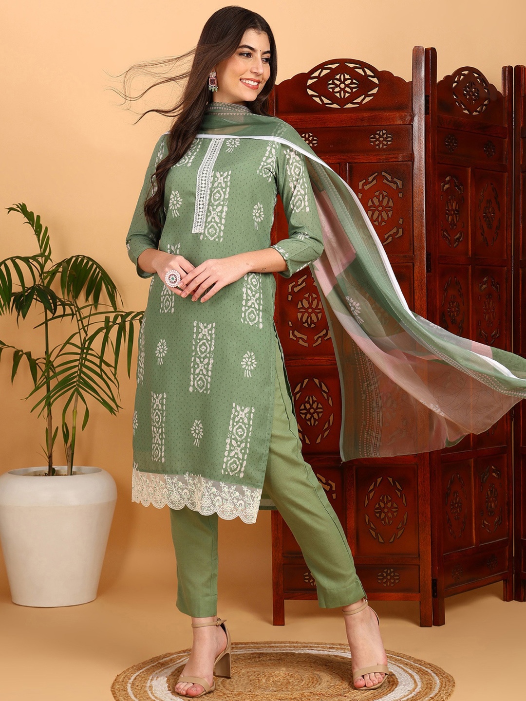 

KALINI Geometric Printed Lace Scalloped Kurta With Trouser & Dupatta, Green