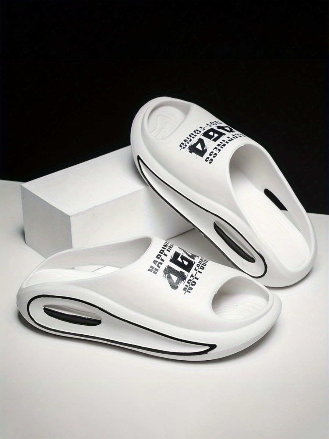 

HASTEN Men Printed Rubber Sliders, White