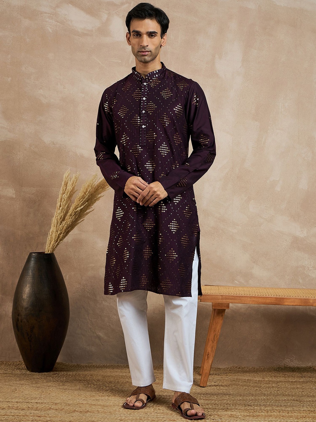 

House of Pataudi Geometric Embroidered Mandarin Collar Straight Kurta, Purple